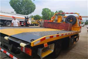 钟楼附近拖车电话号码服务